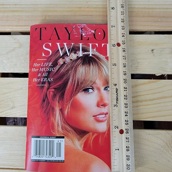 DIGEST Taylor Swift: Her Life, Her Music & All Her Eras NEW - Picture 4 of 5
